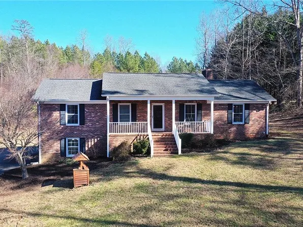 204 W Dodson Mill Rd, Pilot Mountain, NC 27041