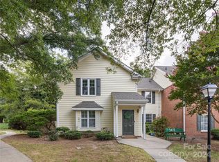 9417 S Vicksburg Park Ct, Charlotte, NC 28210
