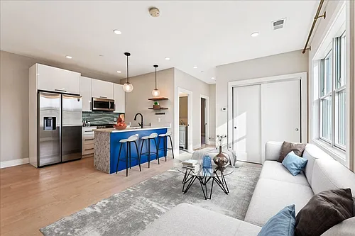 1102 Staples St NE Photo 1