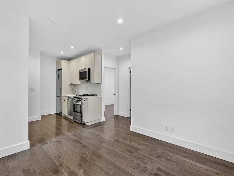 152 Thompson St #4A — Photo 7