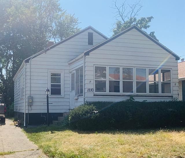 1st image of 1210 E Moneta Ave