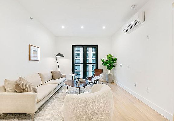 4th image of 250 Gold St #456