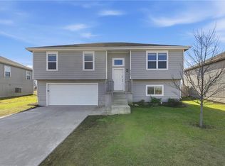 21291 W 219th St, Spring Hill, KS 66083