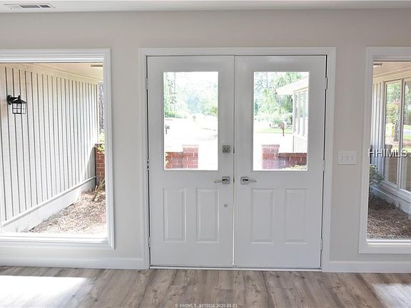 4th image of 2 Oyster Bay Pl