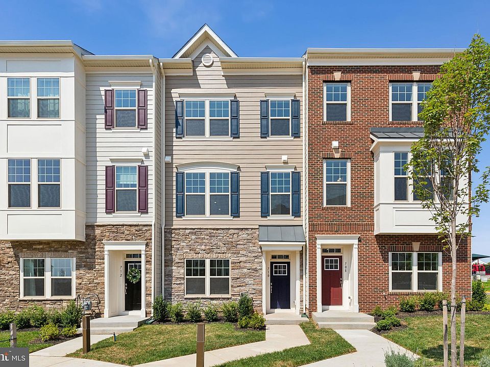 1st image of 710 Sawback Sq NE