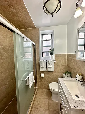 Rented by Luxian International Realty LLC | media 27