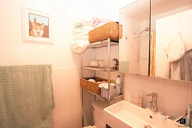 Rented by R New York