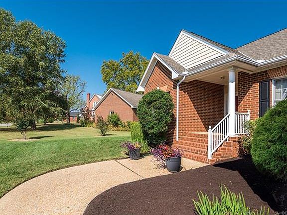 5th image of 8060 Rose Hill Dr