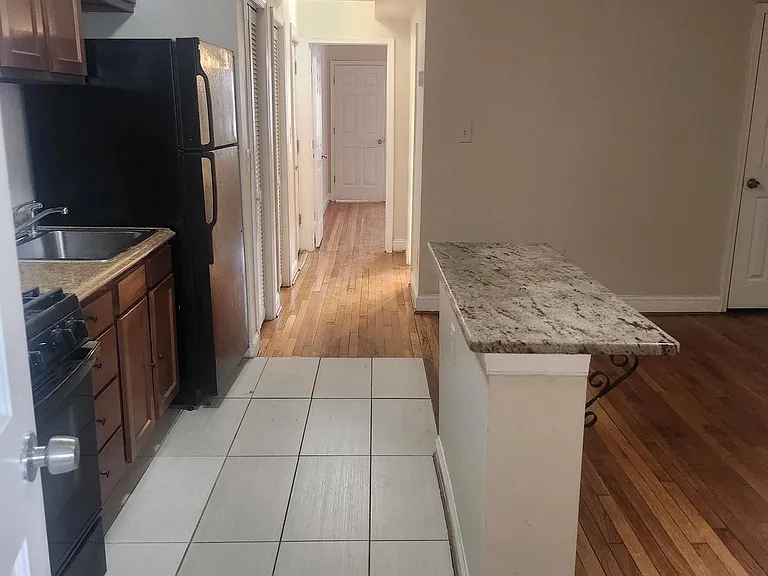 1601 E St NE — Photo 8