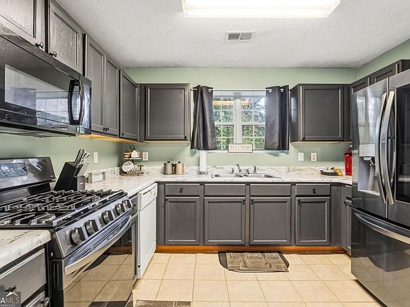 5th image of 2228 Asquith Ave SW