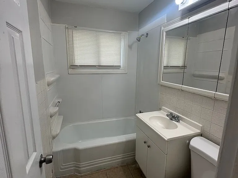 11302 Corrington Ave — Photo 9