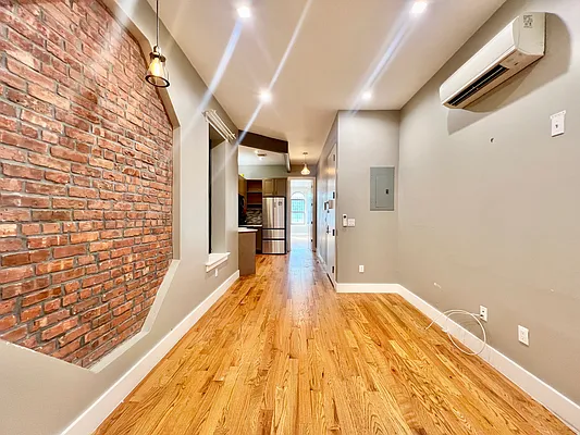 Rented by Hagstrom Management Inc | media 19