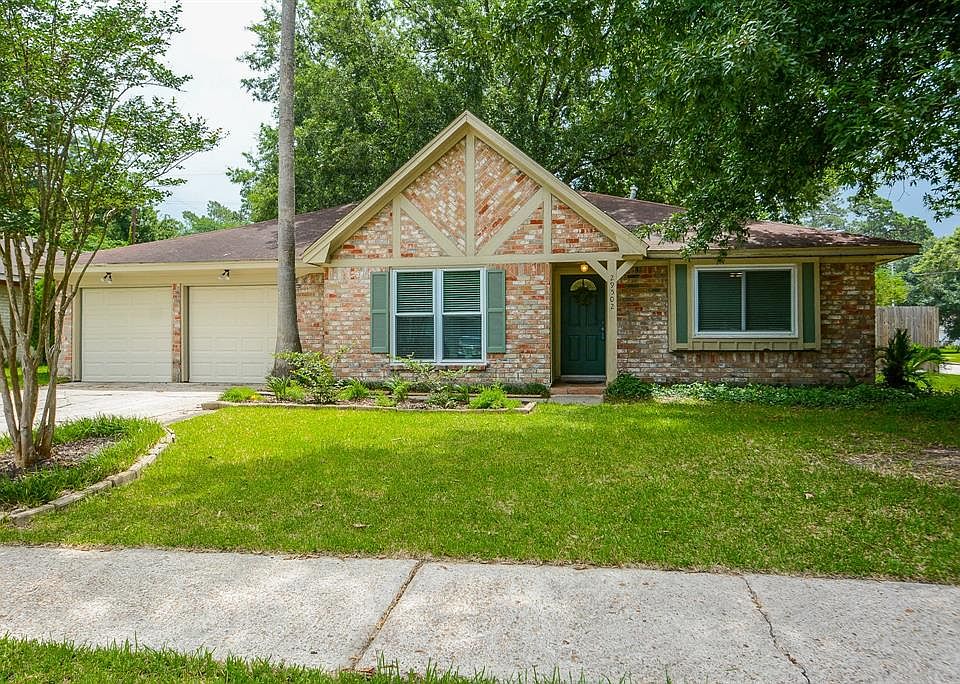 Welcome Home! Turn key and ready to move-in house just for you! This home has tons of upgrades and updates throughout. Check out the floors, fully renovated kitchen, and all brand new windows.