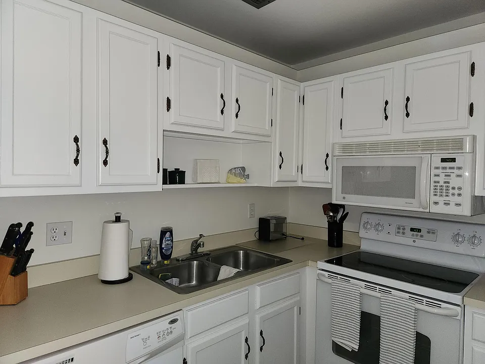 106 Springlake Ct #204