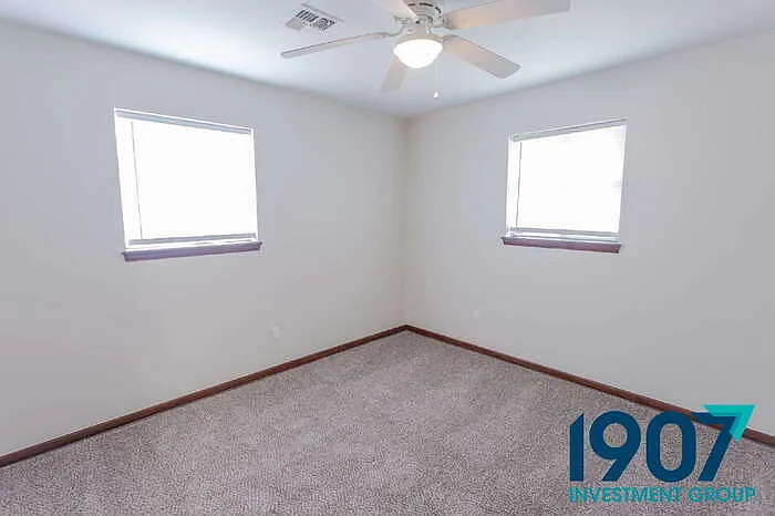 704 SW 2nd St — Photo 19