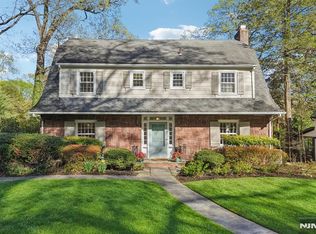 215 Beechwood Rd, Ridgewood, NJ 07450