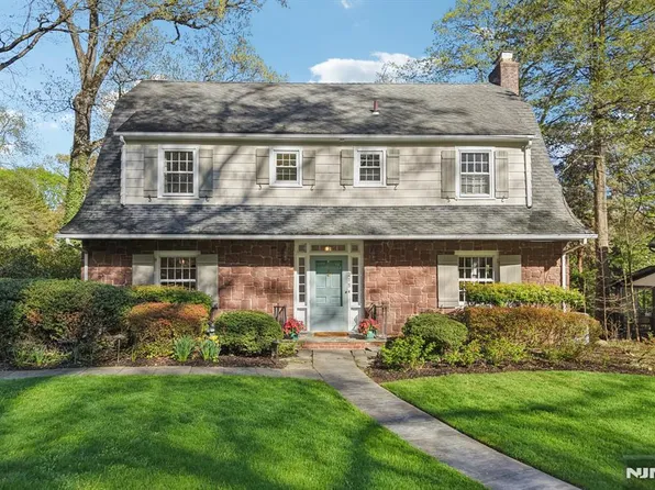 215 Beechwood Rd, Ridgewood, NJ 07450