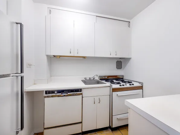 240 East 35th Street image 7 of 7