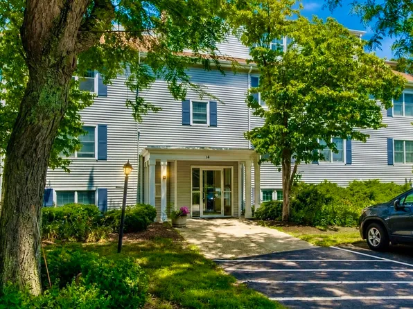 14 Webb Pl APT 2C, Mansfield, MA 02048
