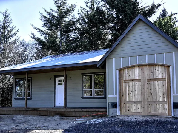 865 SE Bird Ave, Waldport, OR 97394