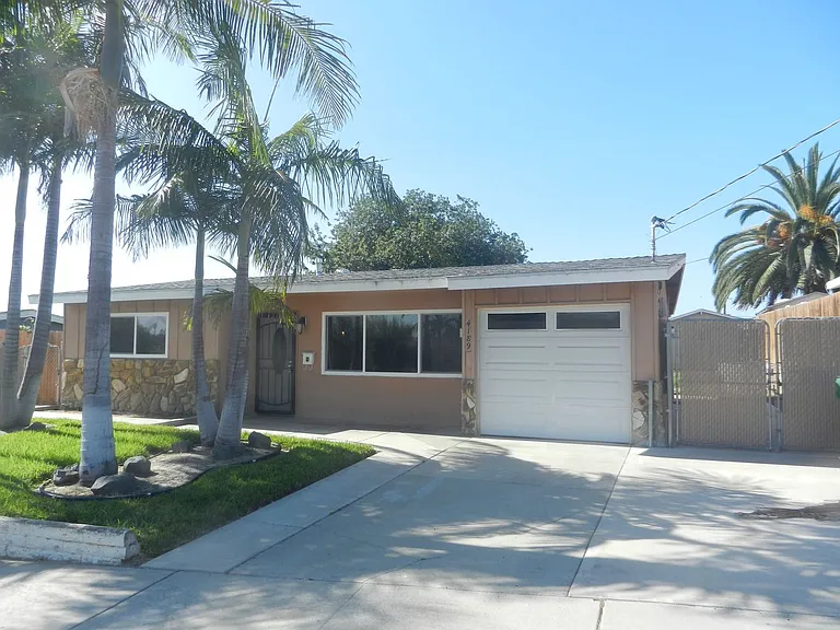 4189 Thomas St — Photo 2