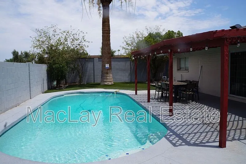 3 bed, 2.0 bath, 1832 sqft, $2,850 — Photo 3