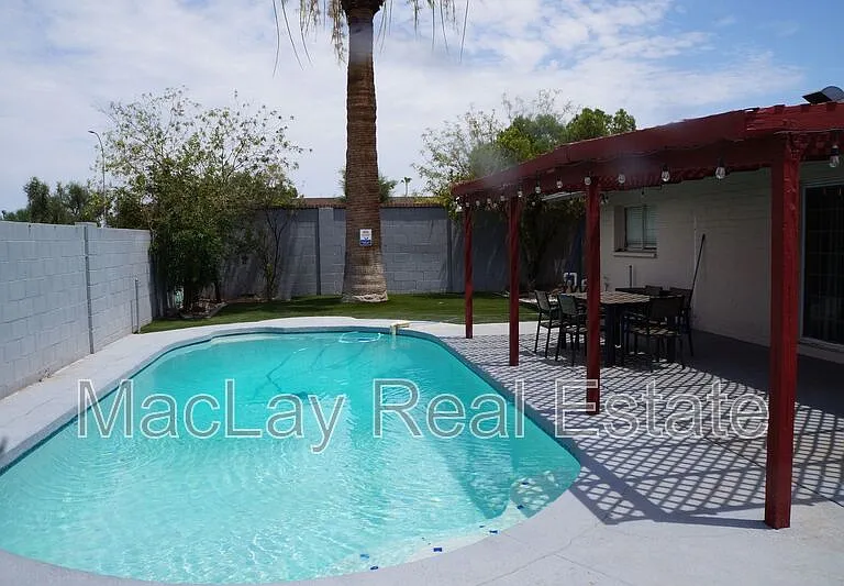 1732 E Hermosa Dr — Photo 3