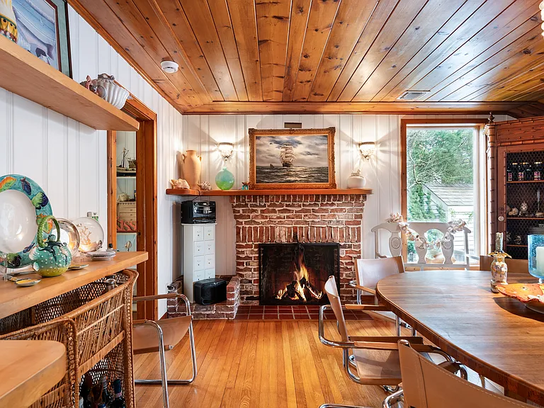 529 Peconic Bay Blvd — Photo 14