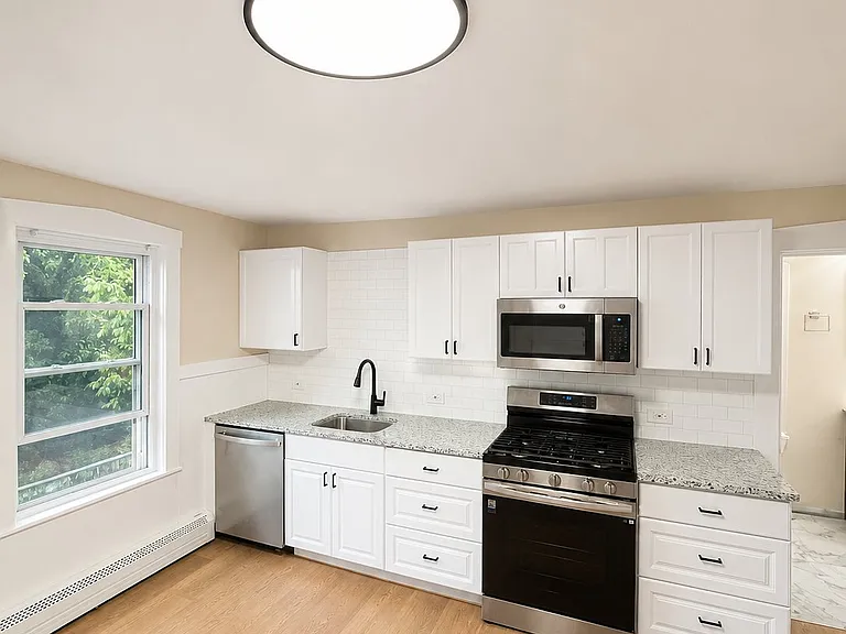 107 Franklin St #2 — Photo 1