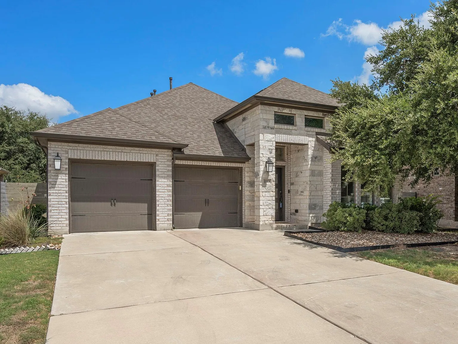 4 bed, 3.0 bath, 2479 sqft, $3,200 — Photo 2