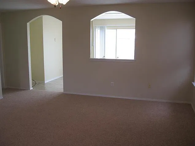 3913 Haley's Way 78664| 3 bed 2 bath 2 Car Garage $1995 — Photo 4