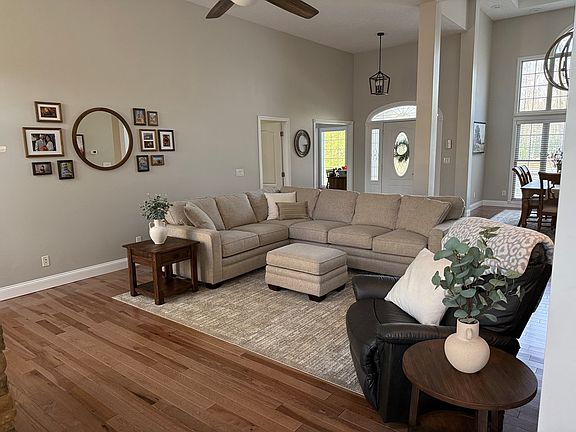 5th image of 143 Glen Planters Ln
