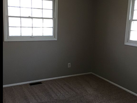 3rd image of 1903 N Fairhaven Dr