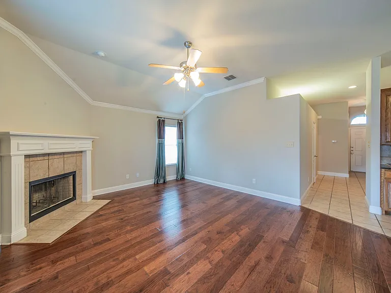 8249 Fall Crest Dr — Photo 6