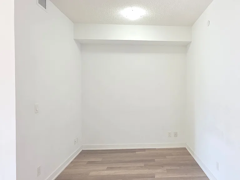 5180 Yonge St #512 — Photo 5