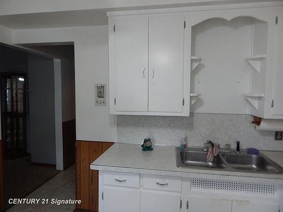 5th image of 3227 W Parkway Ave