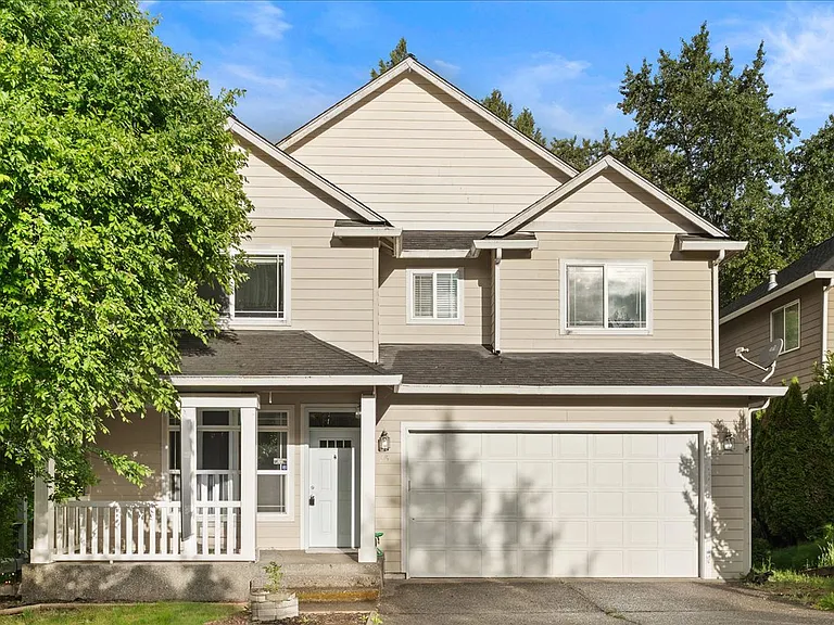 315 S 34th Pl — Photo 1