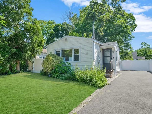 31 Adirondack Drive, Selden, NY 11784