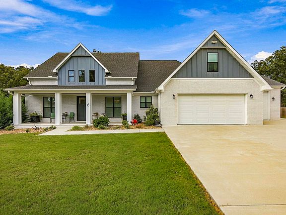 3rd image of 6 Emerald Ln