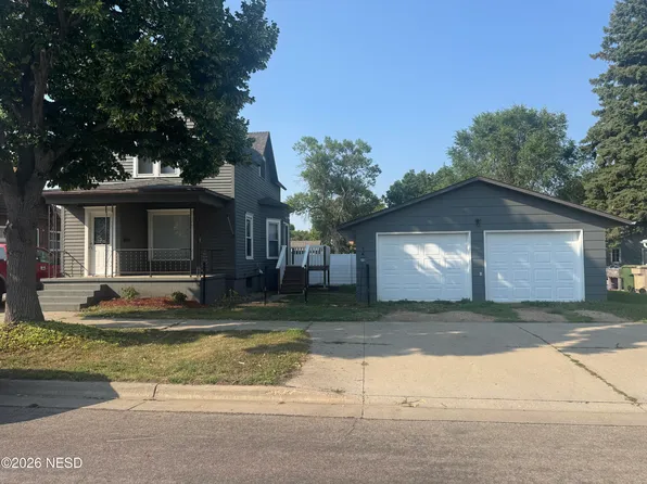 11 4th Ave SW, Watertown, SD 57201