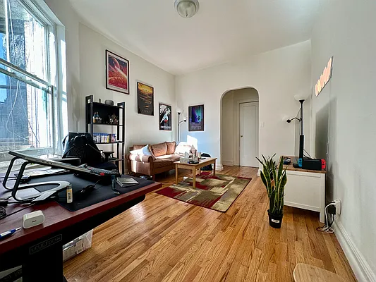 Rented by Building Equity Real Estate LLC | media 10