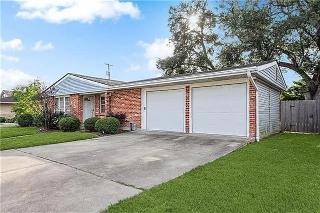3 bed, 2.0 bath, 1450 sqft, $2,200 — Photo 2