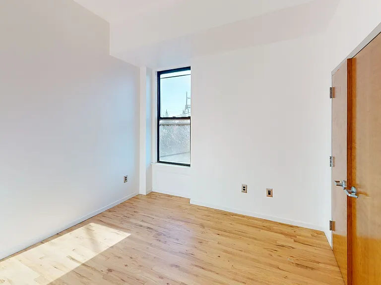 402 Broad St — Photo 14