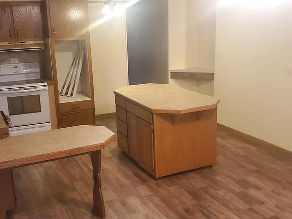 5th image of 104 McDaniel St
