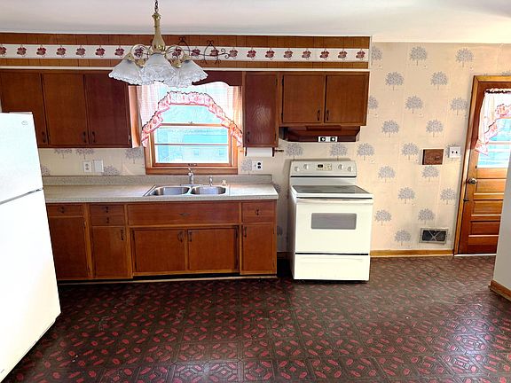 2nd image of 1927 Kiska Rd