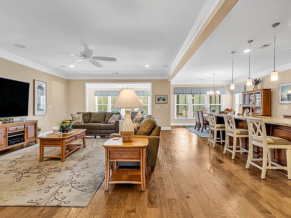 3rd image of 6089 Trieste St.