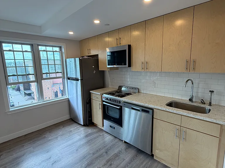 30-67 31st St #5F — Photo 1
