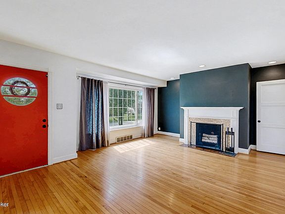 5th image of 2525 Wendell Ave