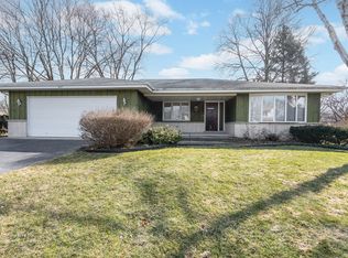 447 Ridge Ct, Roselle, IL 60172