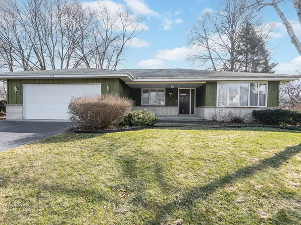 447 Ridge Ct, Roselle, IL 60172